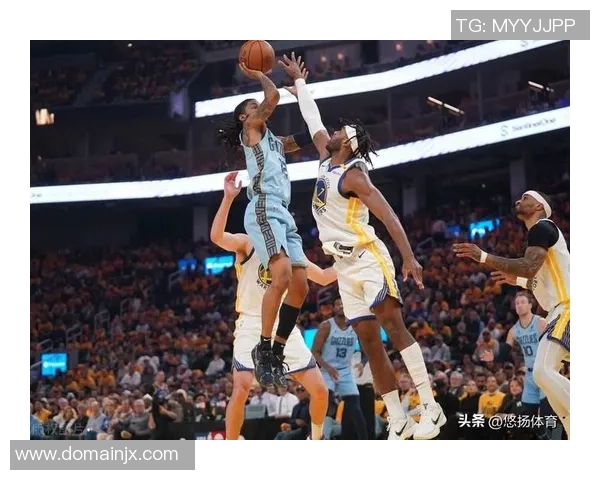 灰熊队逆转战胜鹈鹕队，结束四连败，重燃季后赛希望